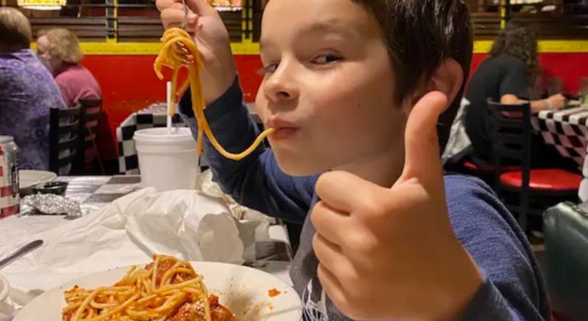 Ezért eszik ugyanazt a gyerekek minden magyar étteremben: pszichológiai oka van