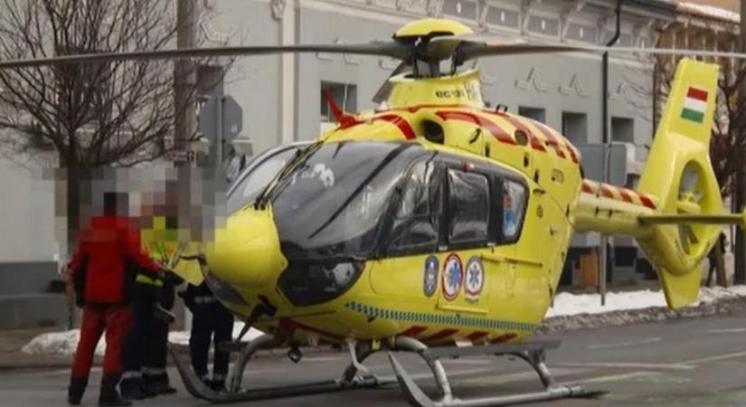 Mentés közben megrongálódott egy mentőhelikopter Nyírbátorban, fél napig az úttestet elfoglalva vesztegelt