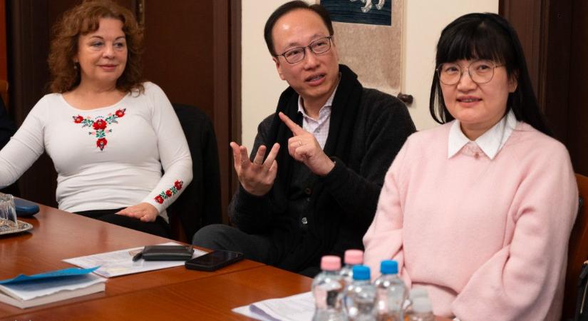 Debrecen és Hong Kong kapcsolatba lép