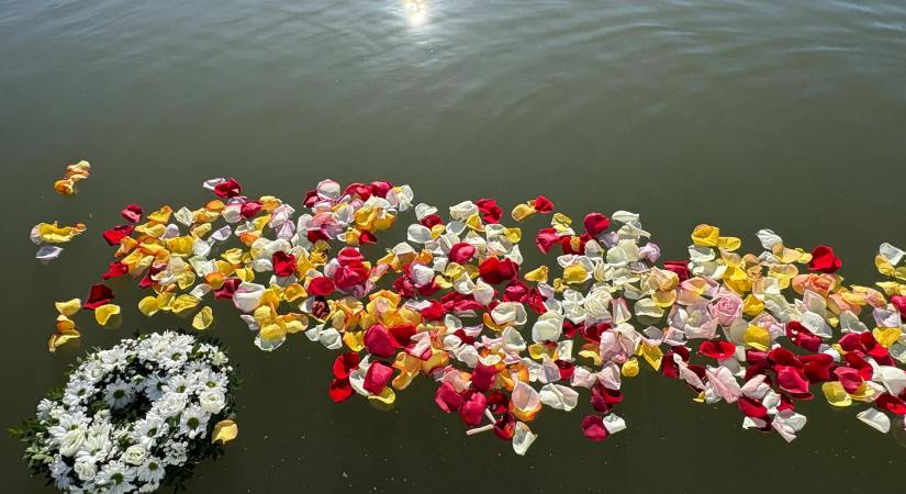 Máté Lívia – Méltó búcsúztatás a Dunán Győrben