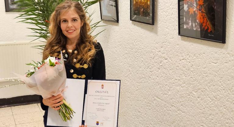 Egy hazai írónő különös módját választotta a kortárs költészet népszerűsítésének