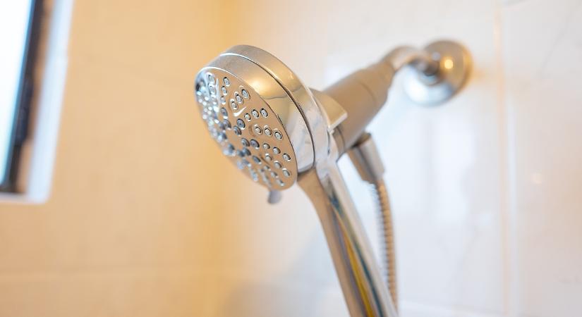 Trump a zuhanyzókba is benézett, majd új törvényt rendelt el