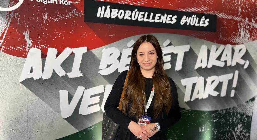 Nyerges Csenge a Háborúellenes Gyűlésen: A fiatalok is látják, hogy Brüsszel háborús politikája nem vezet sehova