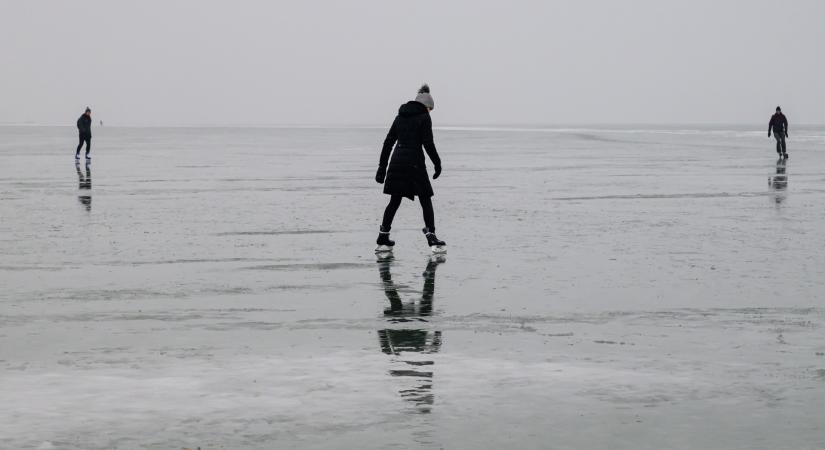 Életveszélyes a Balaton és a Velencei-tó jege, már tilos rámenni!