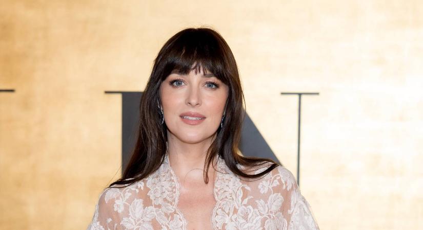 Titkos vacsorán buktak le: Dakota Johnson népszerű zenésszel randizgat