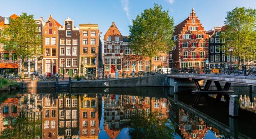 Megható, miért vannak apró lépcsők Amszterdam csatornái mentén: a macskákhoz is köze van