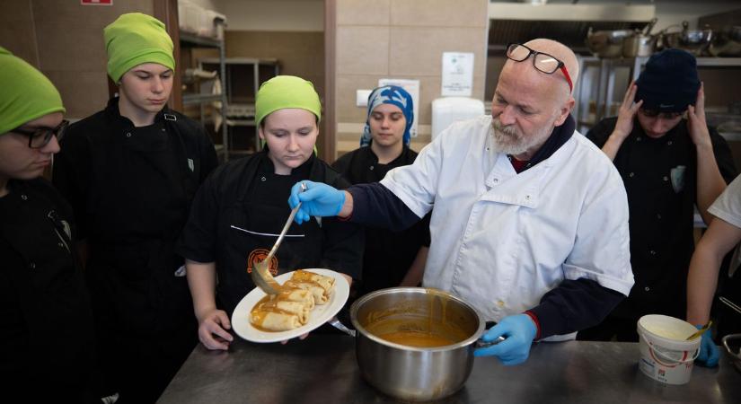 Hortobágyi palacsinta, ahogy még soha: mítoszrombolás és gasztrotörténet egy tanteremben – videóval