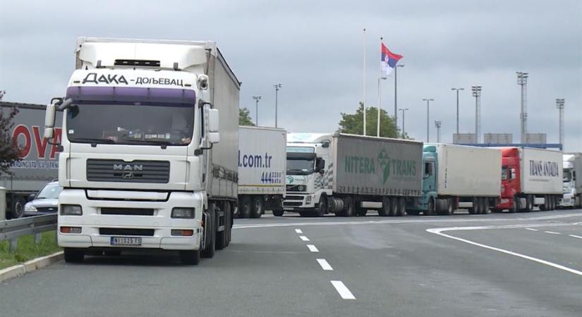 Hét napon át blokkolják a kamionosok az EU felé vezető teherforgalmi határátkelőket