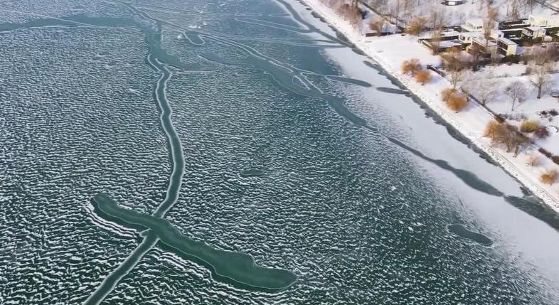 50 ezer forintos bírságot kockáztat, aki a Balaton jegére merészkedik