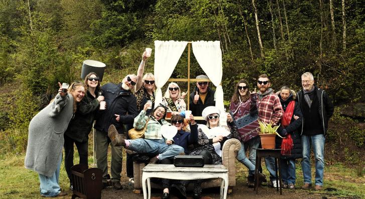 Amikor a lomtalanítás művészetté válik, így lett egy kanapéból turisztikai látványosság