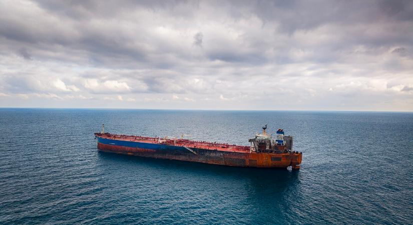 Kikötött Franciaországban az orosz árnyékflotta feltartóztatott tartályhajója