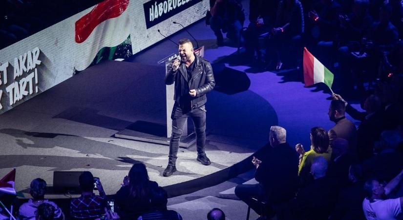 Gudics Máté hangja mindenkit lenyűgözött a kaposvári Háborúellenes gyűlésen (videó)