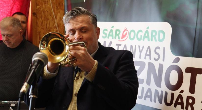 Kellett egy kis áramszünet – Lagzi Lajcsi fokozta a hangulatot