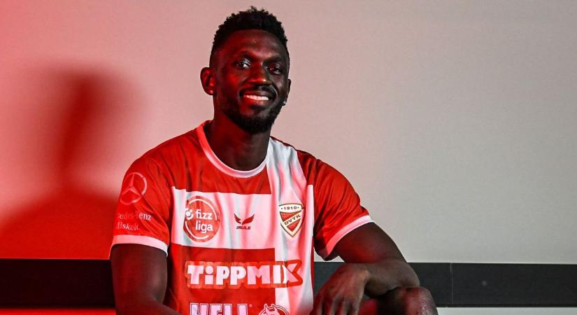 Nemrég még sörrel locsolták, most a bojkottáló DVTK-szurkolóknak bizonyított – mindhiába...