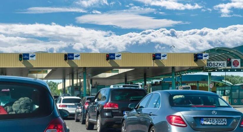 Lezárások és torlódások várhatók – Kamionblokád bénítja a magyar-szerb határt