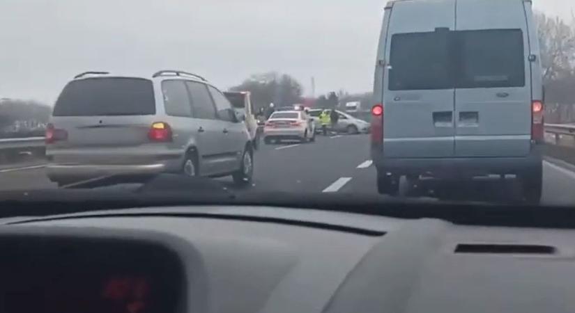 Baleset történt az M3-ason, forgalomkorlátozásra lehet számítani - videóval