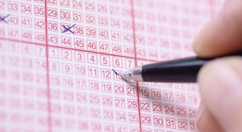 Kihúzták a hatoslottó nyerőszámait: közel 2 milliárd forint volt a tét