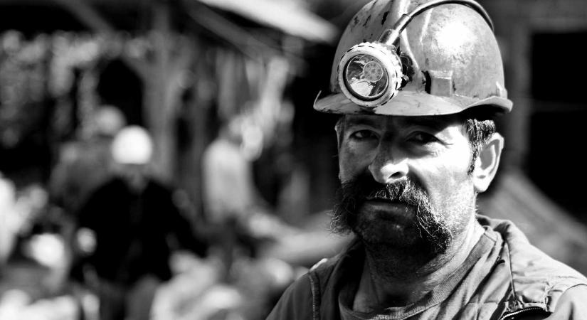 Mélyrepülésben a széntermelés és az import