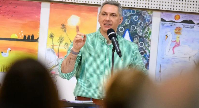 Róna Dániel: Lázár cigányokkal kapcsolatos kijelentése a legnagyobb kommunikációs hiba a kegyelmi ügy óta