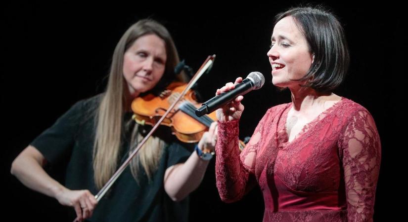 Bognár Szilvia kiállt a szíve kapujába - az ELTE SEK Szökős Néptáncegyüttessel adott közös műsort Szombathelyen