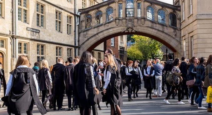 Nem akarják tovább növelni a nemzetközi diákok számát a brit egyetemek