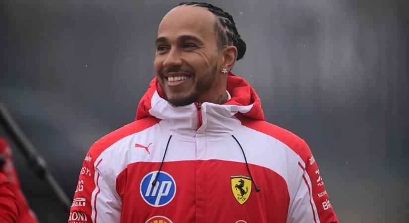 „Izgatottsággal tölt el az új kezdet” – Hamilton motiváltan készül 2026-ra