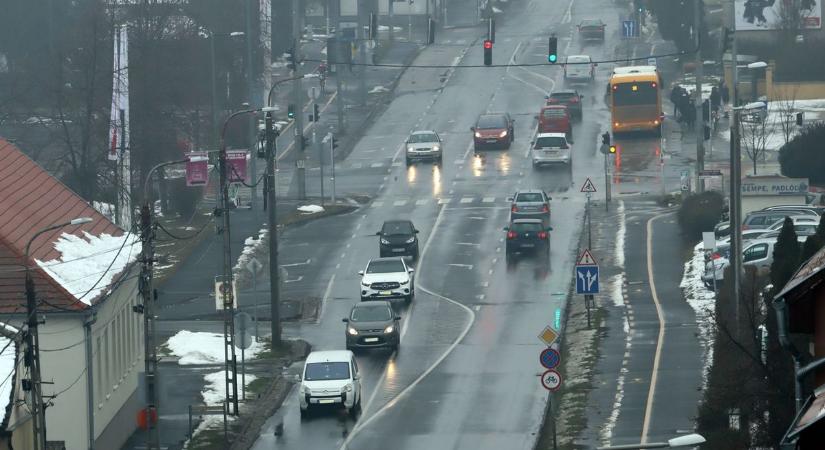Minden járművet mindenhol ki kell világítani – egy esetben, kötelező lesz lakott területen belül is