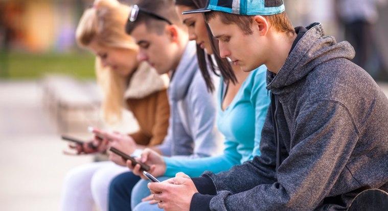 Tudtad, hogy a legújabb kutatások szerint a közösségi média egyáltalán nem káros, sőt, hasznos is lehet a gyerekek számára? És te sem akarod elhinni?