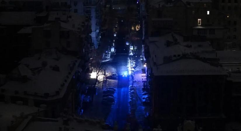 Lakásaikban rekednek a toronyházak lakói Kijevben