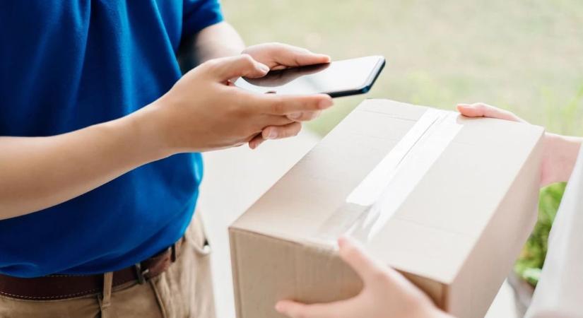 Változik a csomagátvétel, új rendszert vezetett be a futárszolgálat