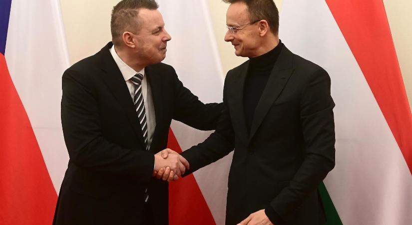 Minden jel szerint felnőttfilmes múlttal rendelkező szélsőjobboldali cseh politikust fogadott Szijjártó Péter