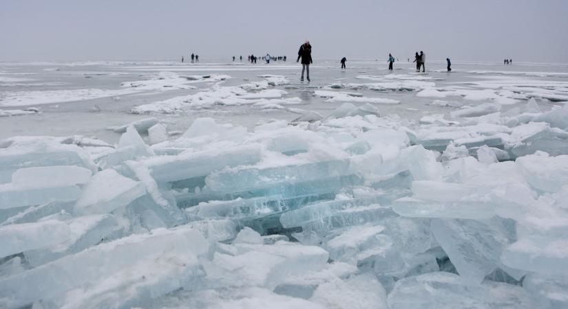 Olyan dolog történt a Balaton jegén, amiről az egész világ beszélni fog, hihetetlen felvételek érkeztek