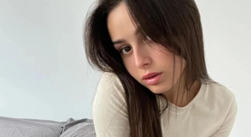 Bájos, gyönyörű, 23 éves, és a nap csaja