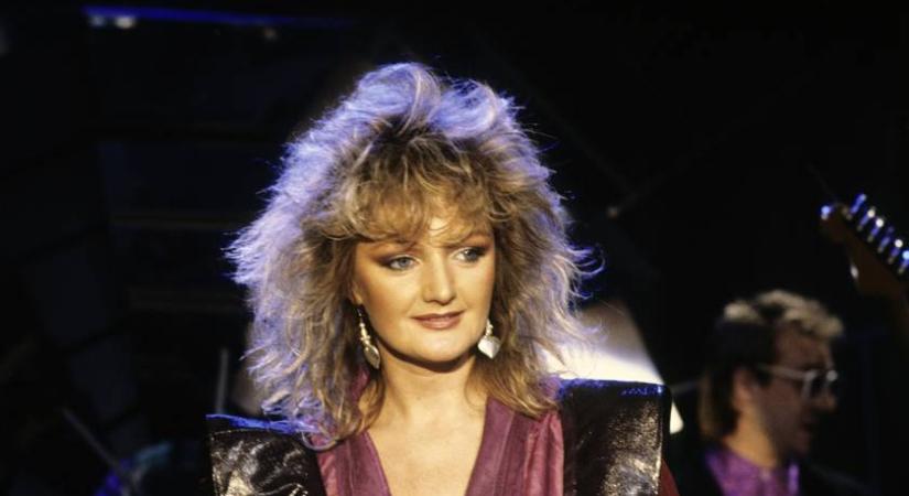 Bonnie Tyler a 80-as évek kedvenc énekesnője volt: felismered 74 évesen plasztikái után?