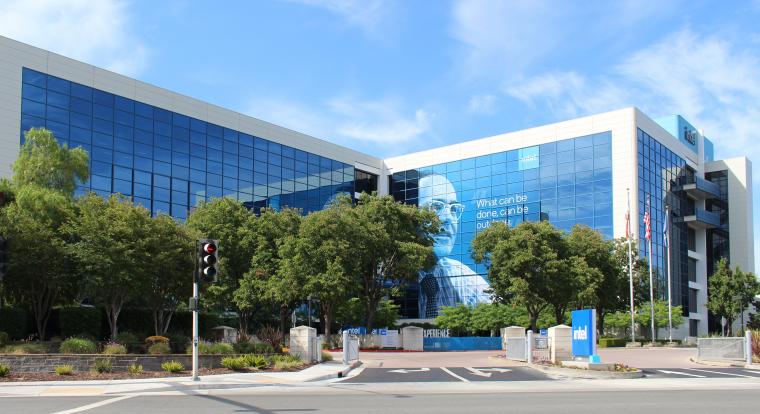 Nagyot estek az Intel részvényei, hiába zsugorodtak a veszteségek