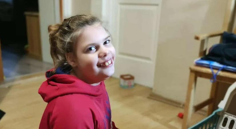 „A sok erőfeszítésnek és fejlesztésnek meg lett a gyümölcse” – az orvosok lemondtak róla, mégis tíz éves lett Hanna