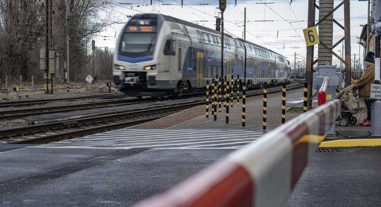 Elgázolt egy embert az InterCity a Városligetnél, szünetel a forgalom a Nyugati pályaudvar és Kőbánya-Kispest között
