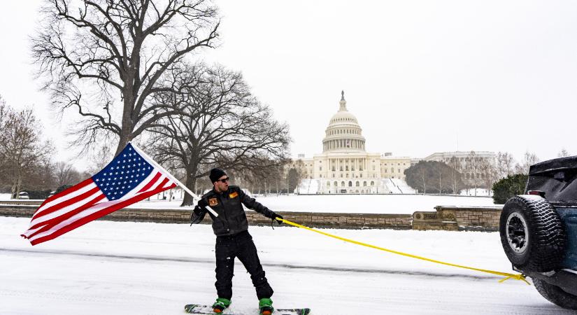 Már közel egymillió háztartásban nincs áram a havazással és extrém hideggel küzdő Egyesült Államokban