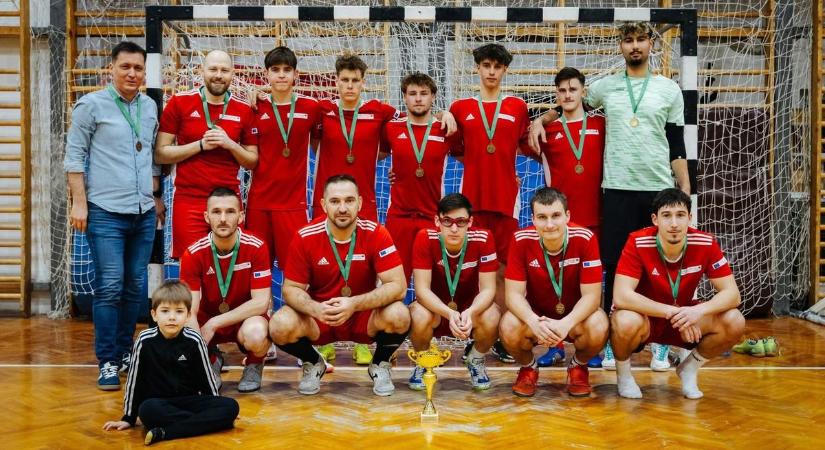 Egy felejthetetlen gálameccsel tért vissza a Tóth József Képviselői Kupa