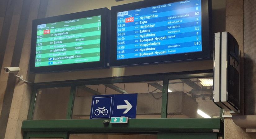 Gázolt a vonat, fennakadásokra kell számítani a debreceni vonalon