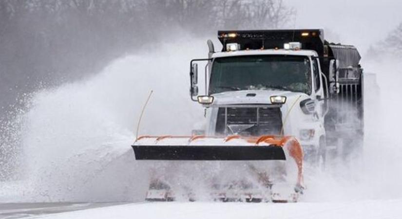 Az Egyesült Államokban halálos áldozatai is vannak az ország nagy része fölött átvonuló erős téli viharnak