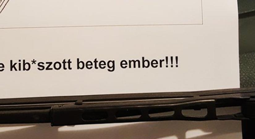 Az autós cetlik királykategóriája landolt egy hazai szélvédőn