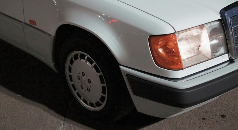 Világszenzáció, 40 éves, szalonállapotú Mercedest találtak Magyarországon