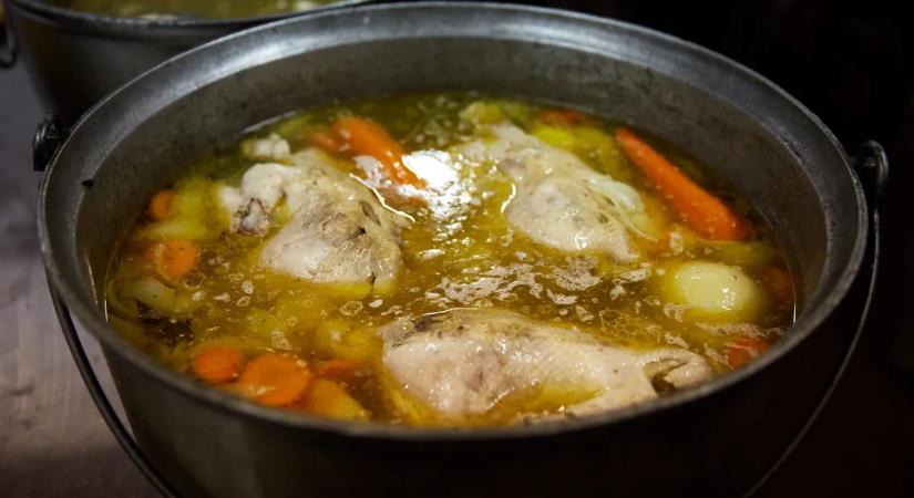 A húsleves nem véletlenül lesz szürke – ezt rontjuk el főzés közben