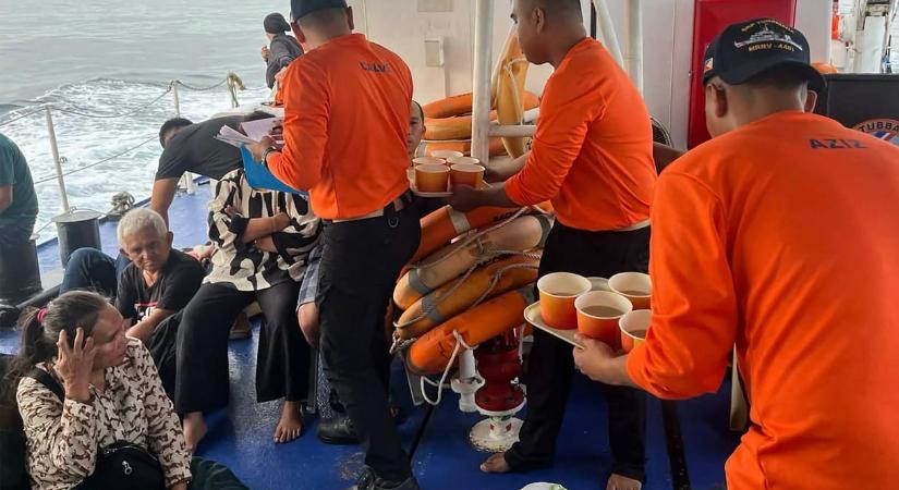 Legalább tizenöten életüket veszítették, amikor egy komp elsüllyedt a Fülöp-szigeteknél