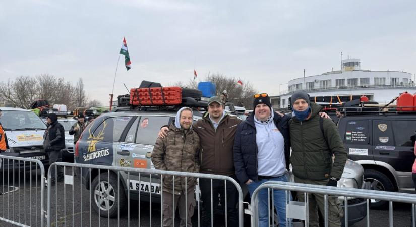 Sivatagi misszió és önzetlen segítség: A St. Hubertus gyógynövénylikőr támogatásával vág neki Afrikának a Heves vármegyei csapat