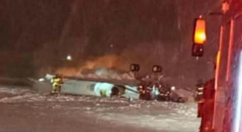 Most jött a hír: hóvihar miatt lezuhant egy repülőgép, darabokra tört