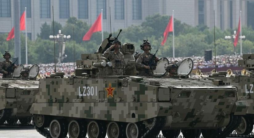 Történt valami Kínában, ami lázban tartja a világot: a semmiből lefejezték a hadsereget, elhullott a legendás tábornok – 60 éve nem történt ilyen