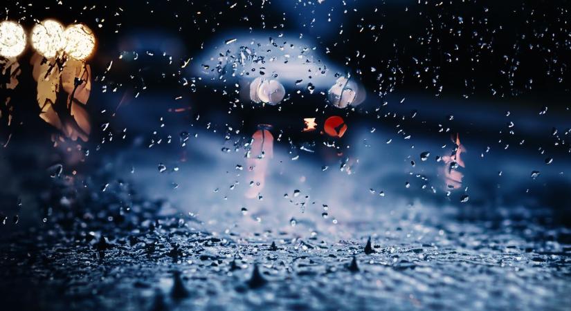 Felhők uralják az eget, elszórtan eső is jöhet