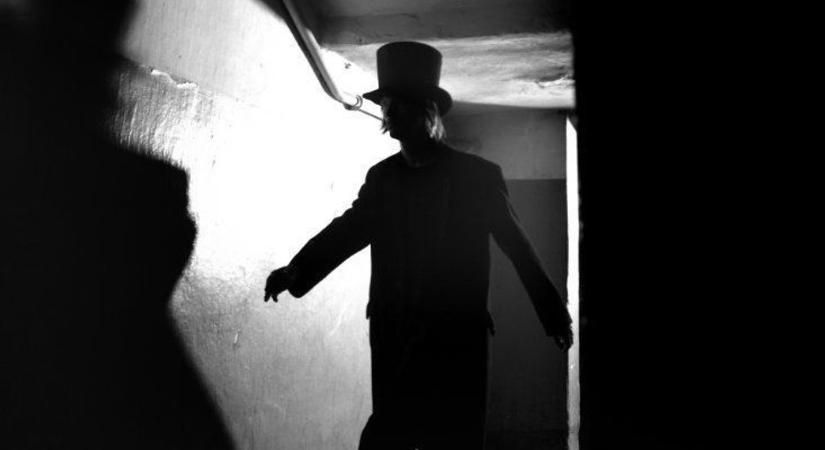 Ismeretlen alak ijesztgeti a gyerekeket – újra terjed a rémtörténet